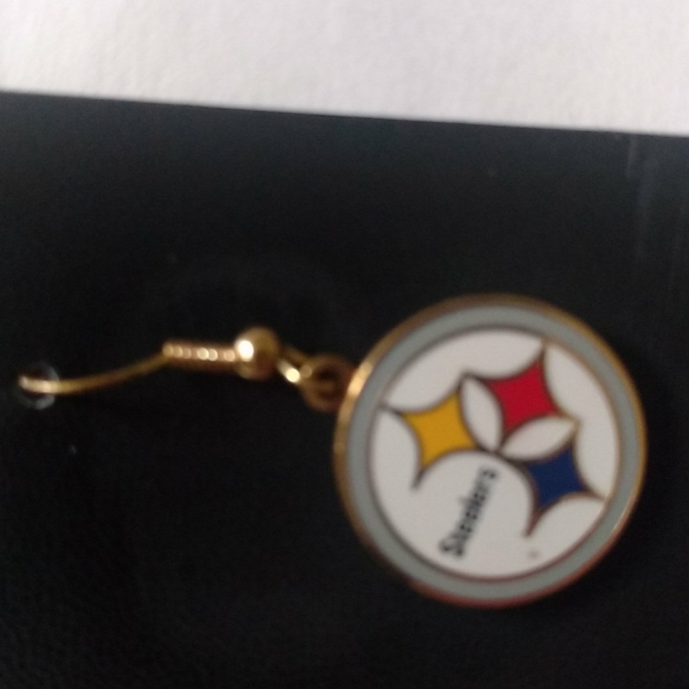 NFL earrings - Picture 3 of 4